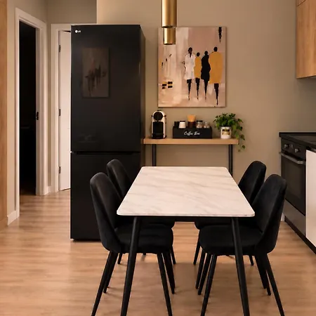 Fiore Prive - Luxury - 2br - 2 Bathrooms - Free Parking Apartment